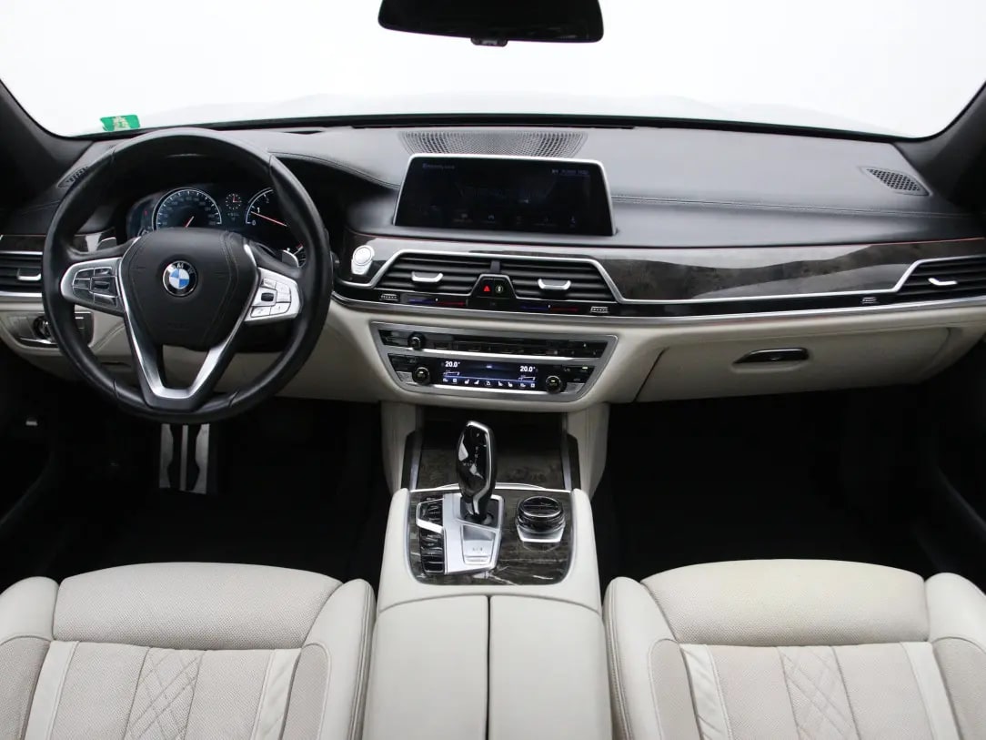 BMW 750