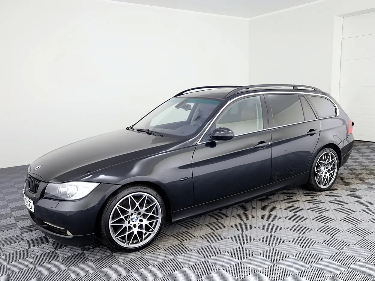 BMW 330