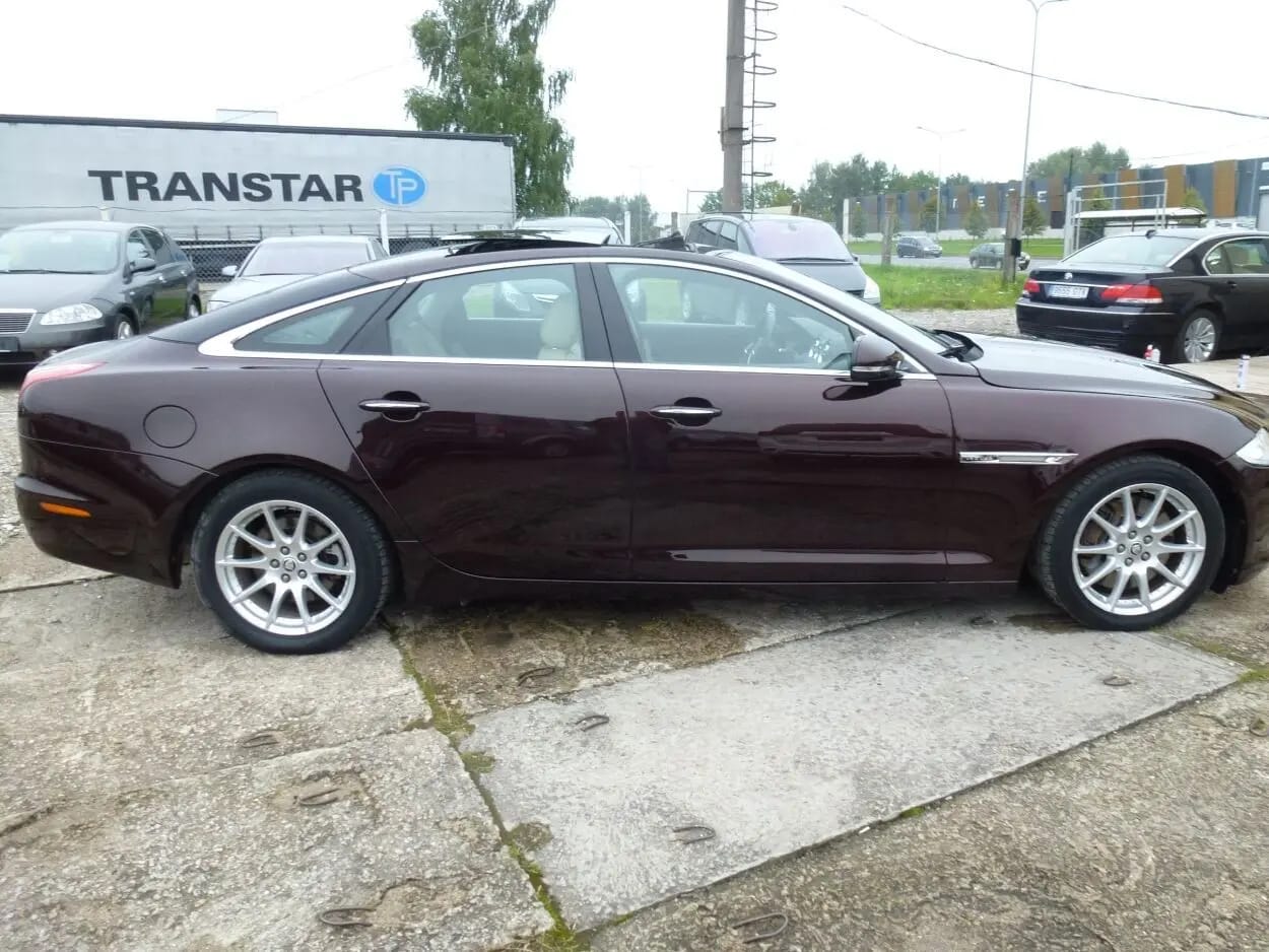Jaguar XJ