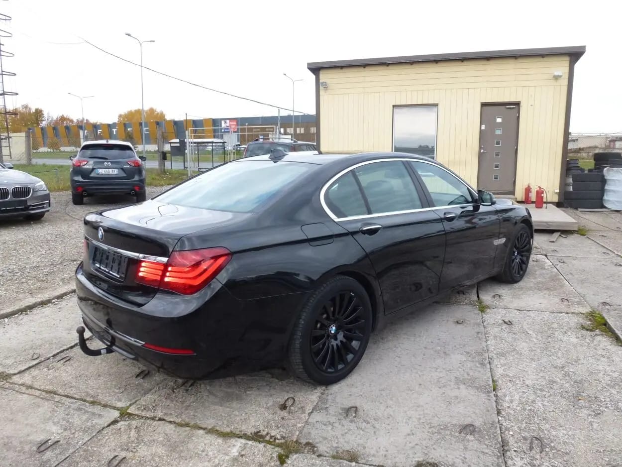 BMW 730