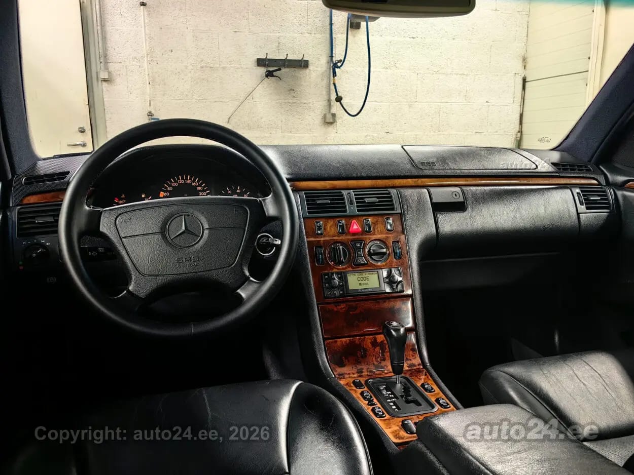Mercedes-Benz E 280
