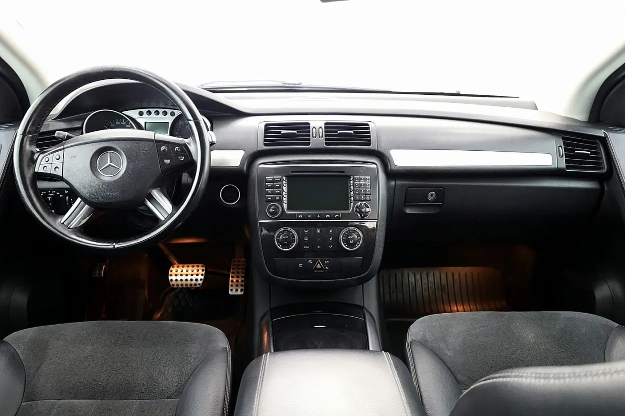 Mercedes-Benz R 320