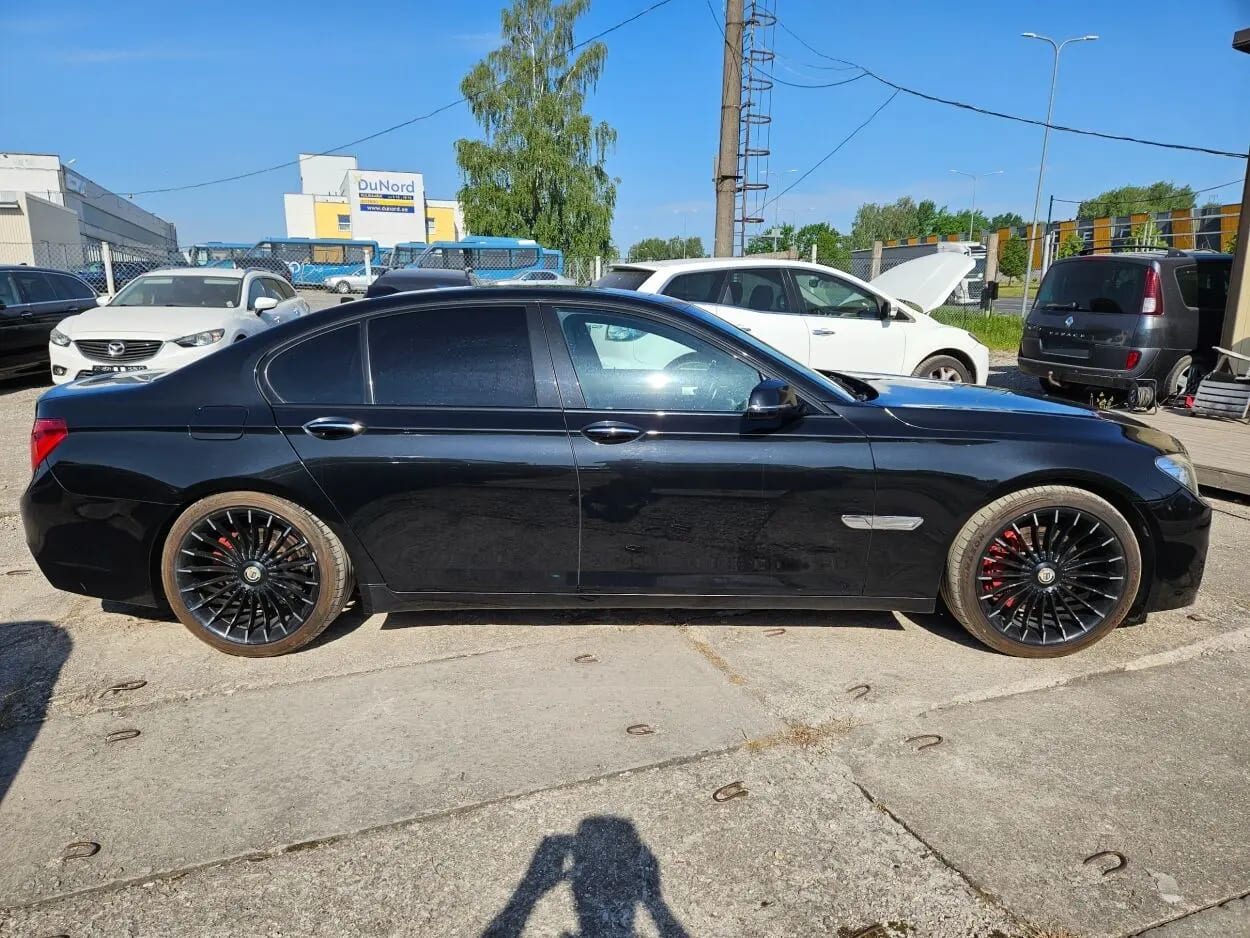 BMW 730