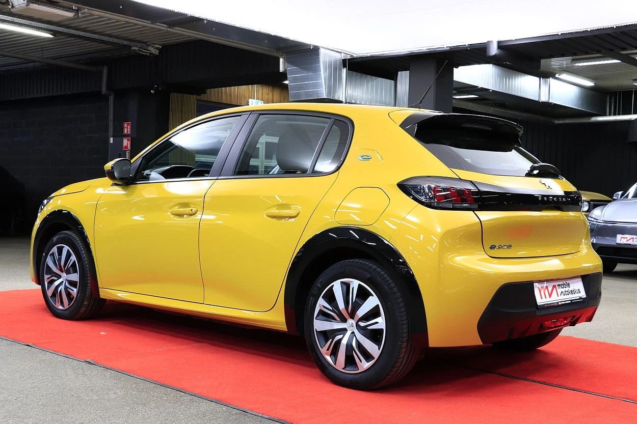 Peugeot e-208