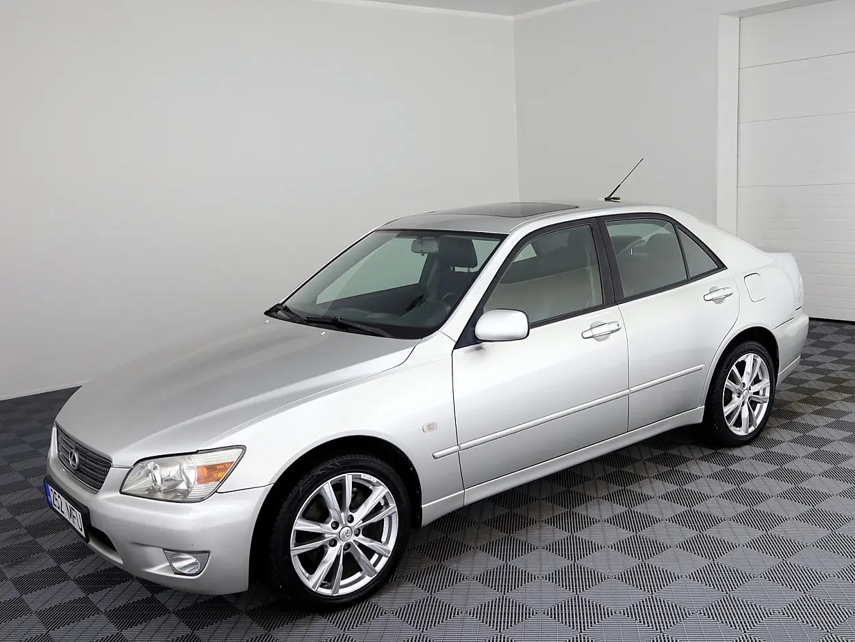 Lexus IS 200