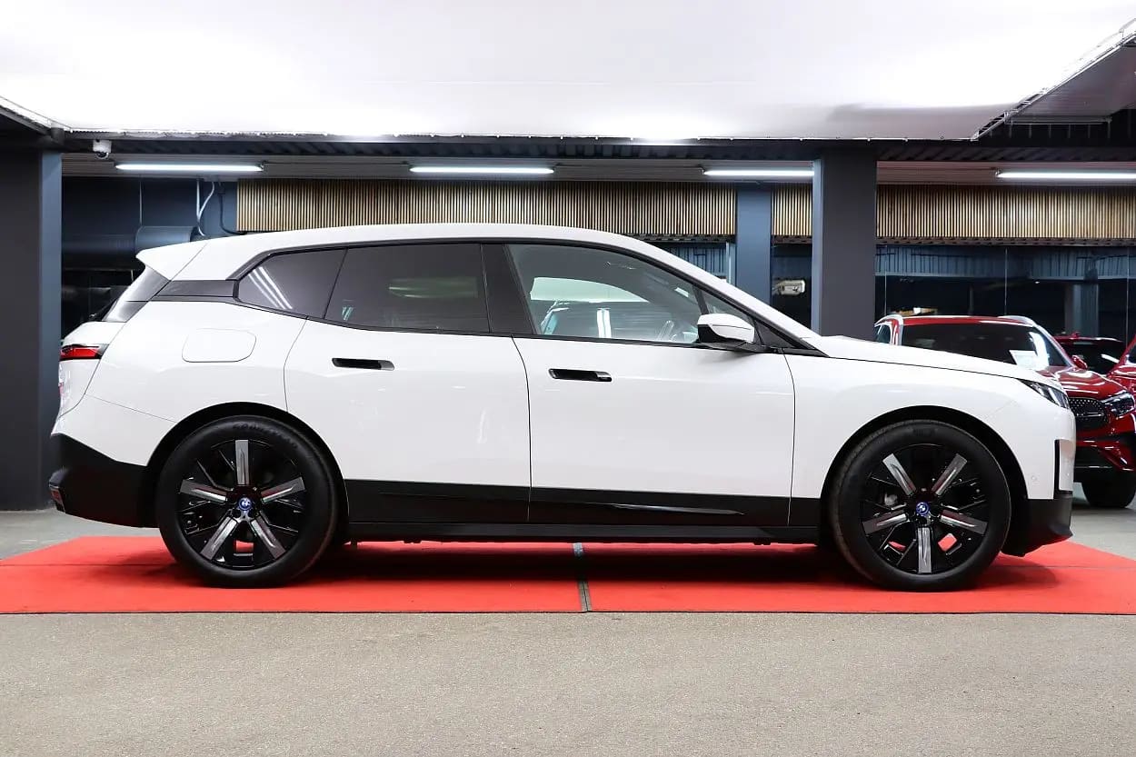 BMW iX