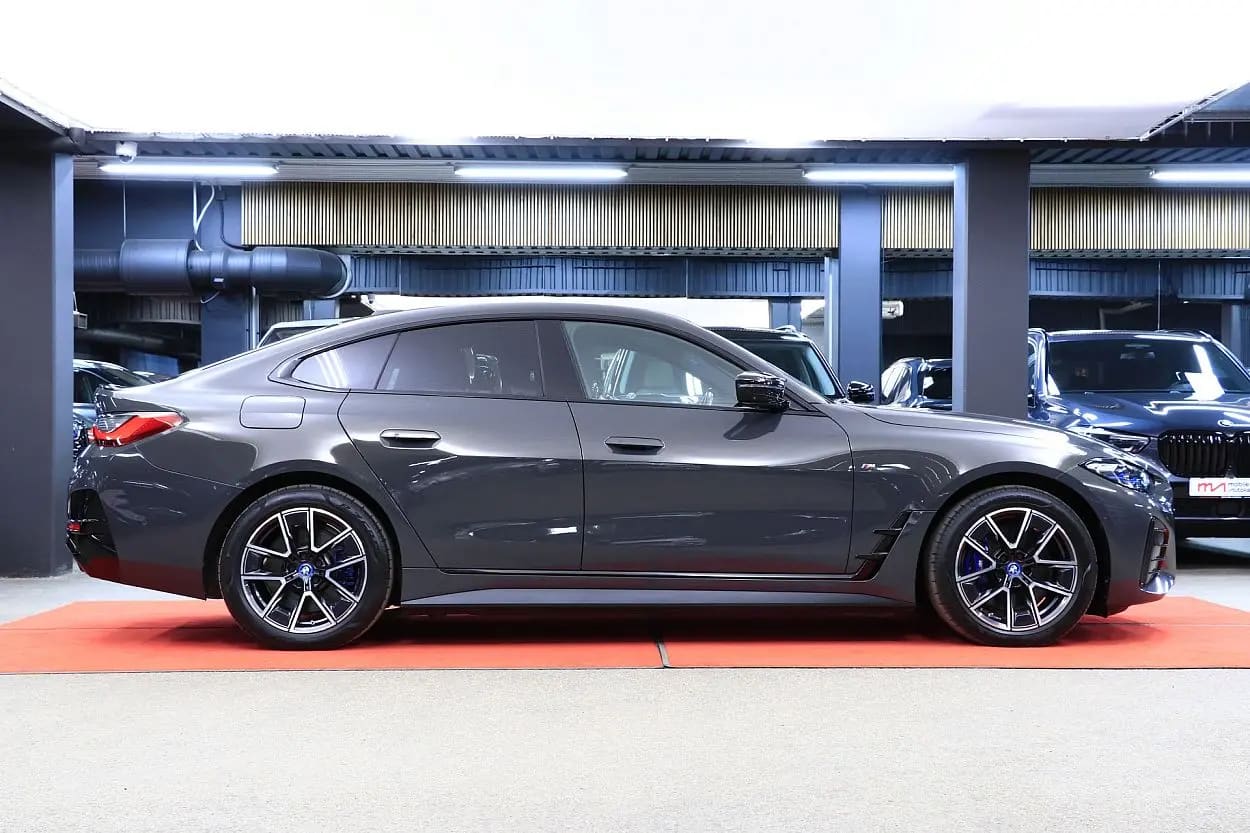 BMW i4