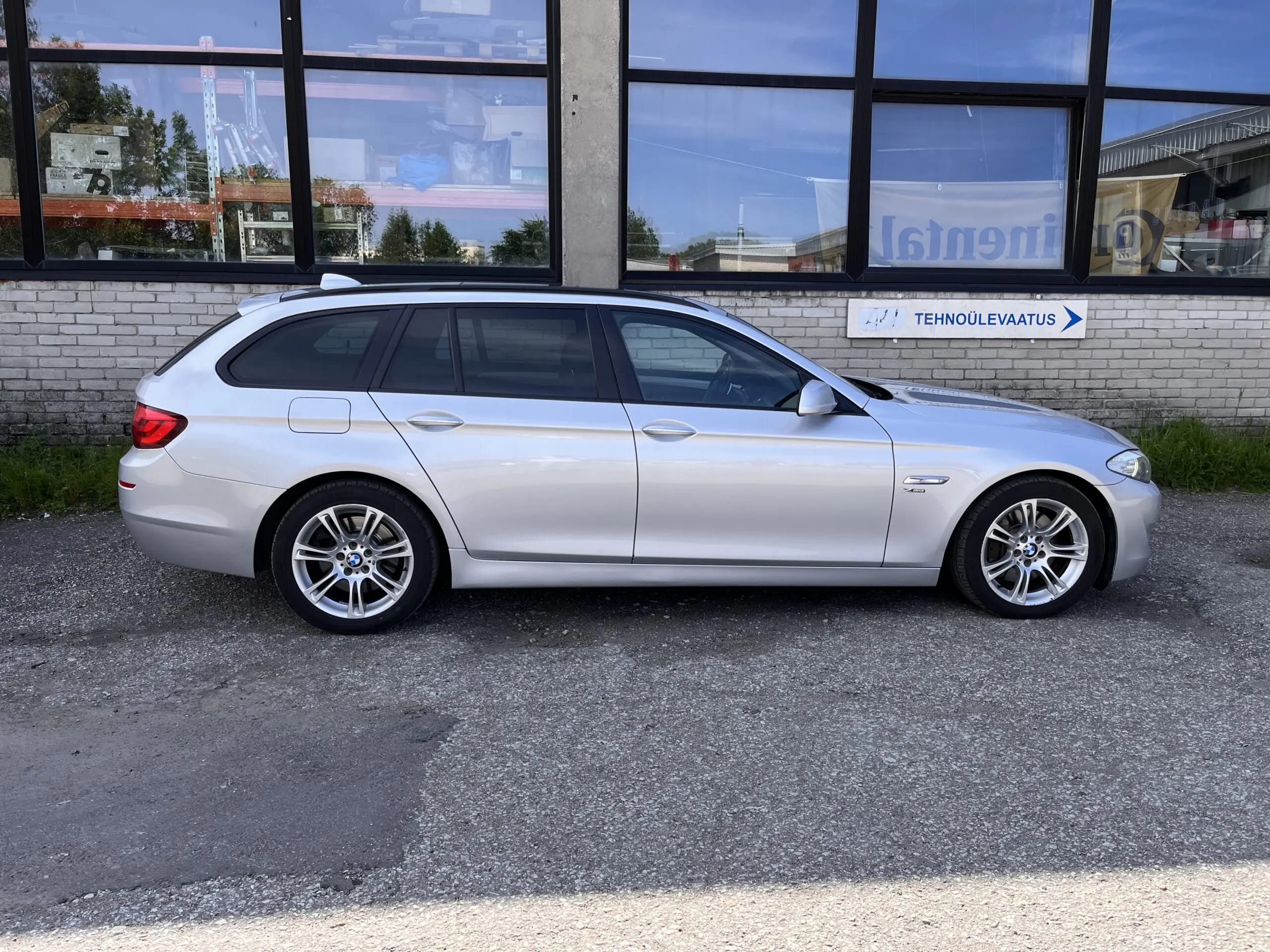 BMW 530