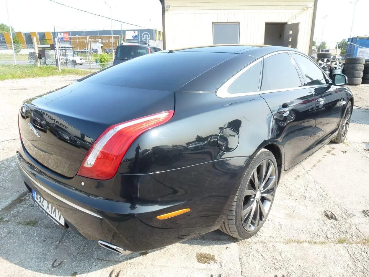 Jaguar XJ