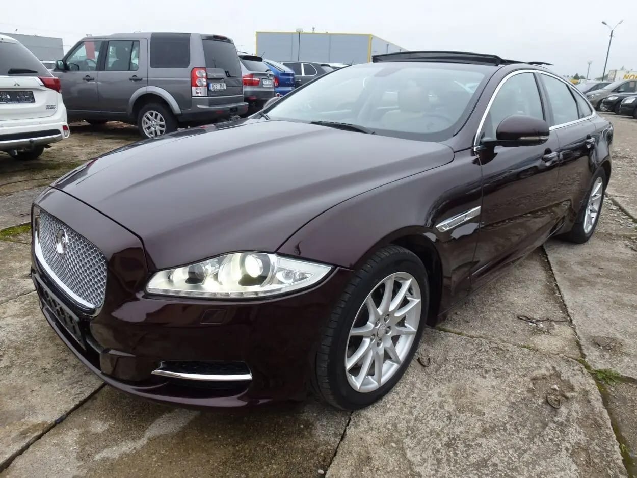 Jaguar XJ