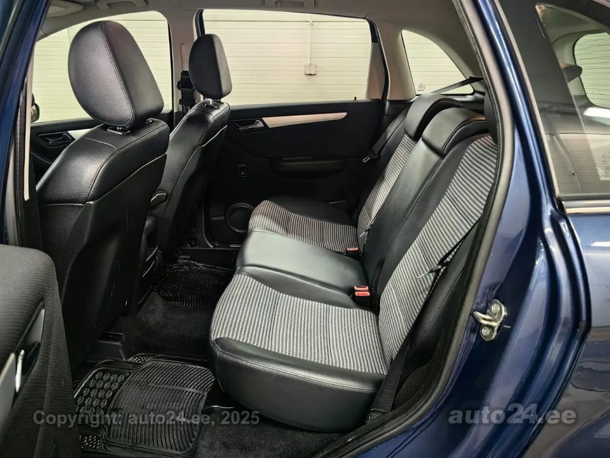 Mercedes-Benz B 180