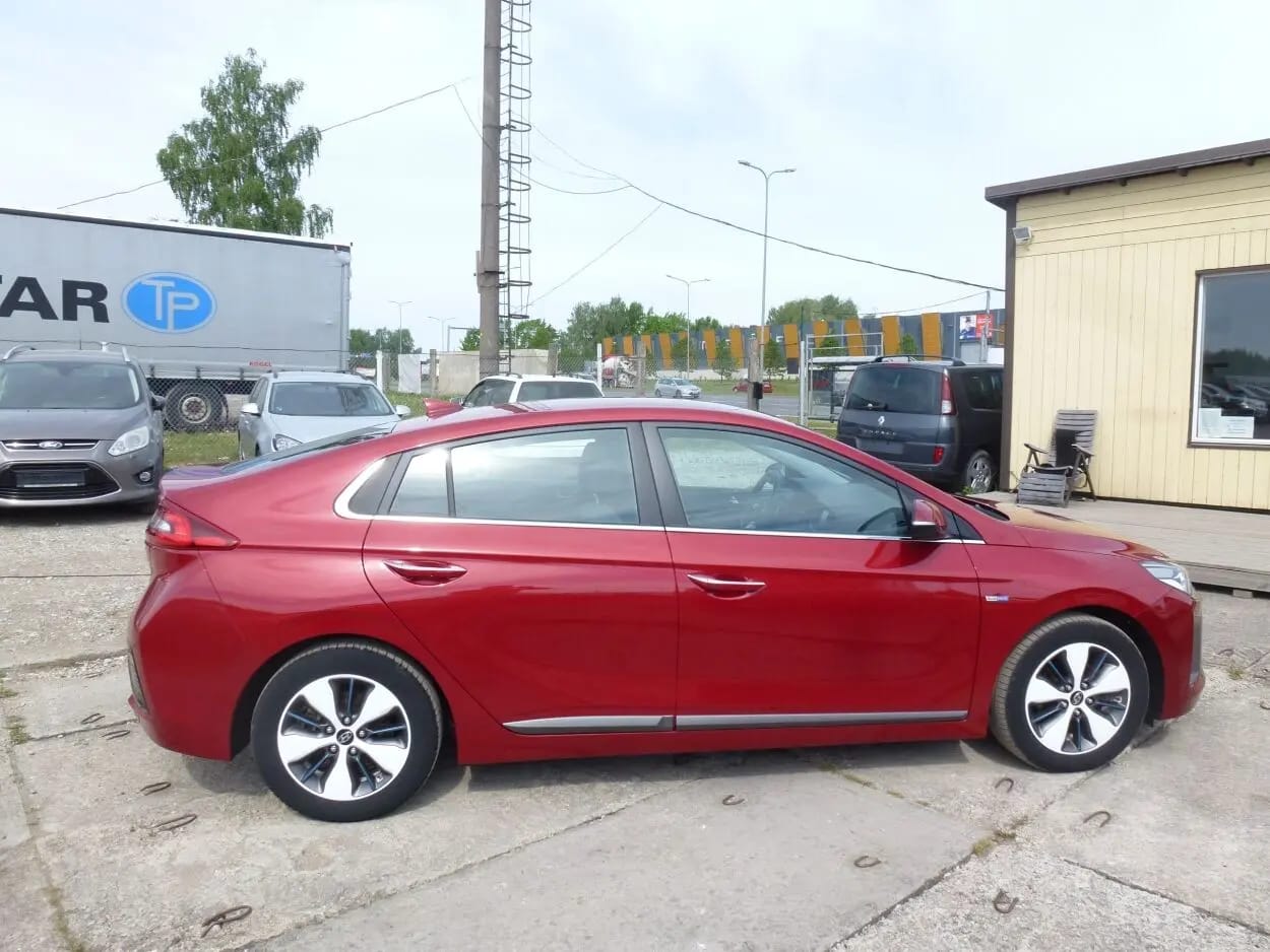 Hyundai IONIQ