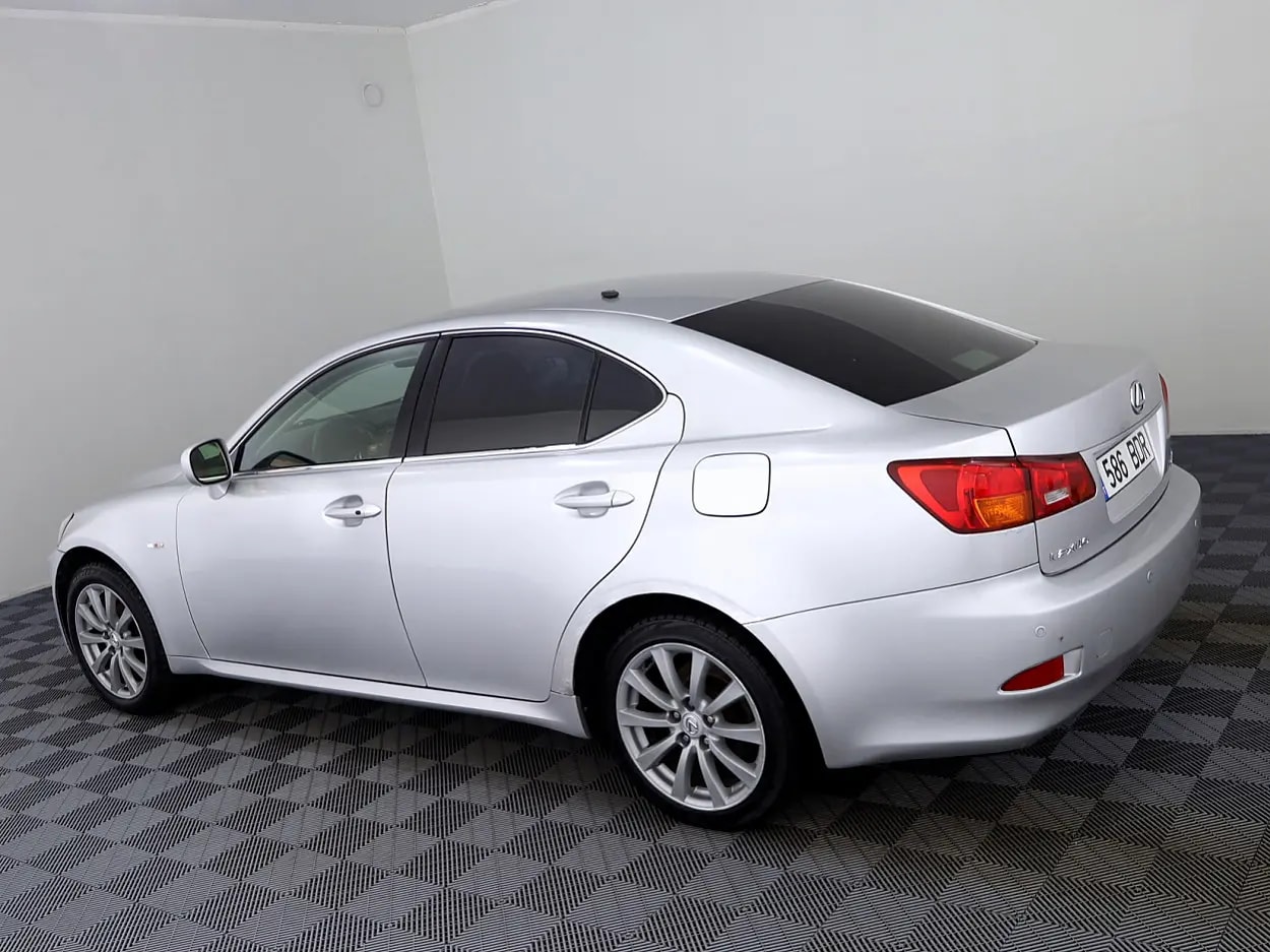 Lexus IS 220