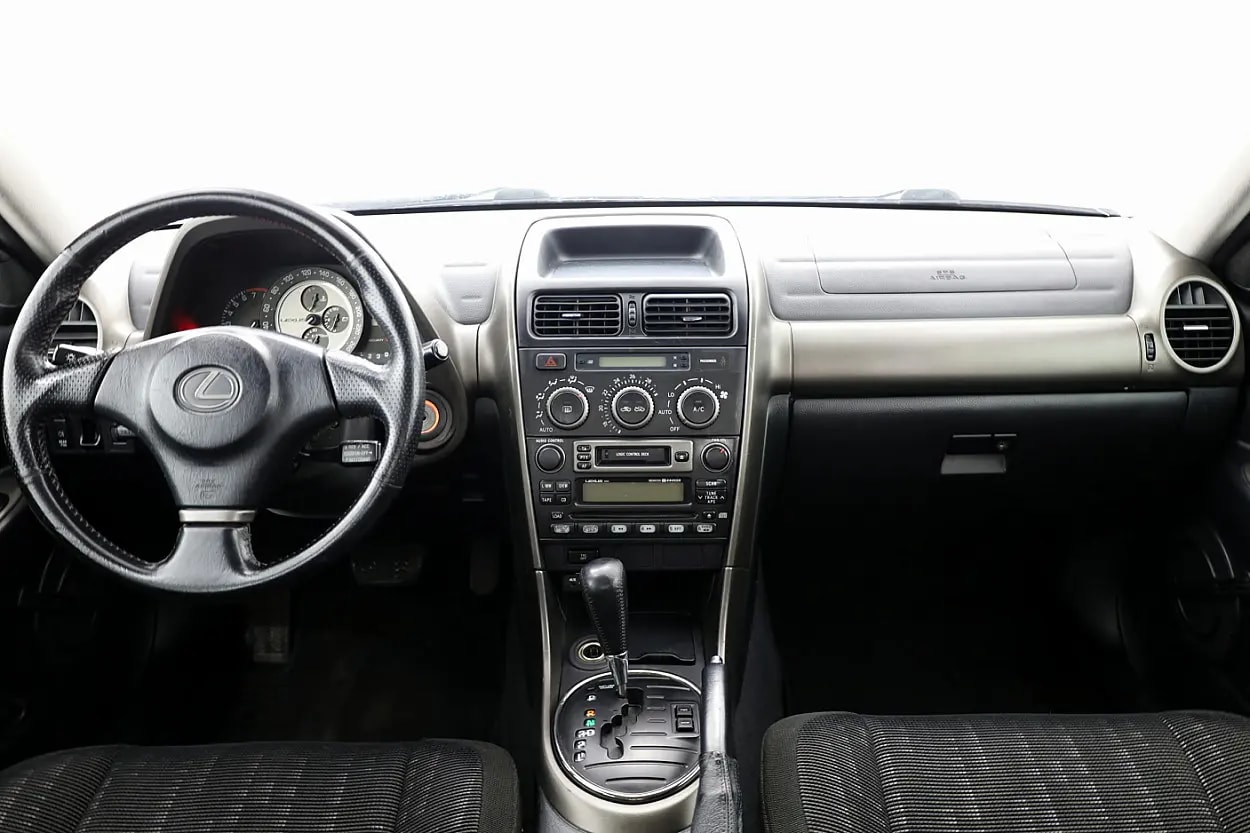 Lexus IS 200