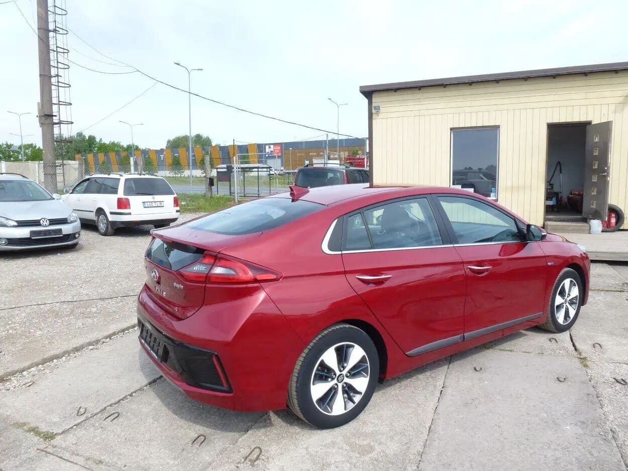 Hyundai IONIQ