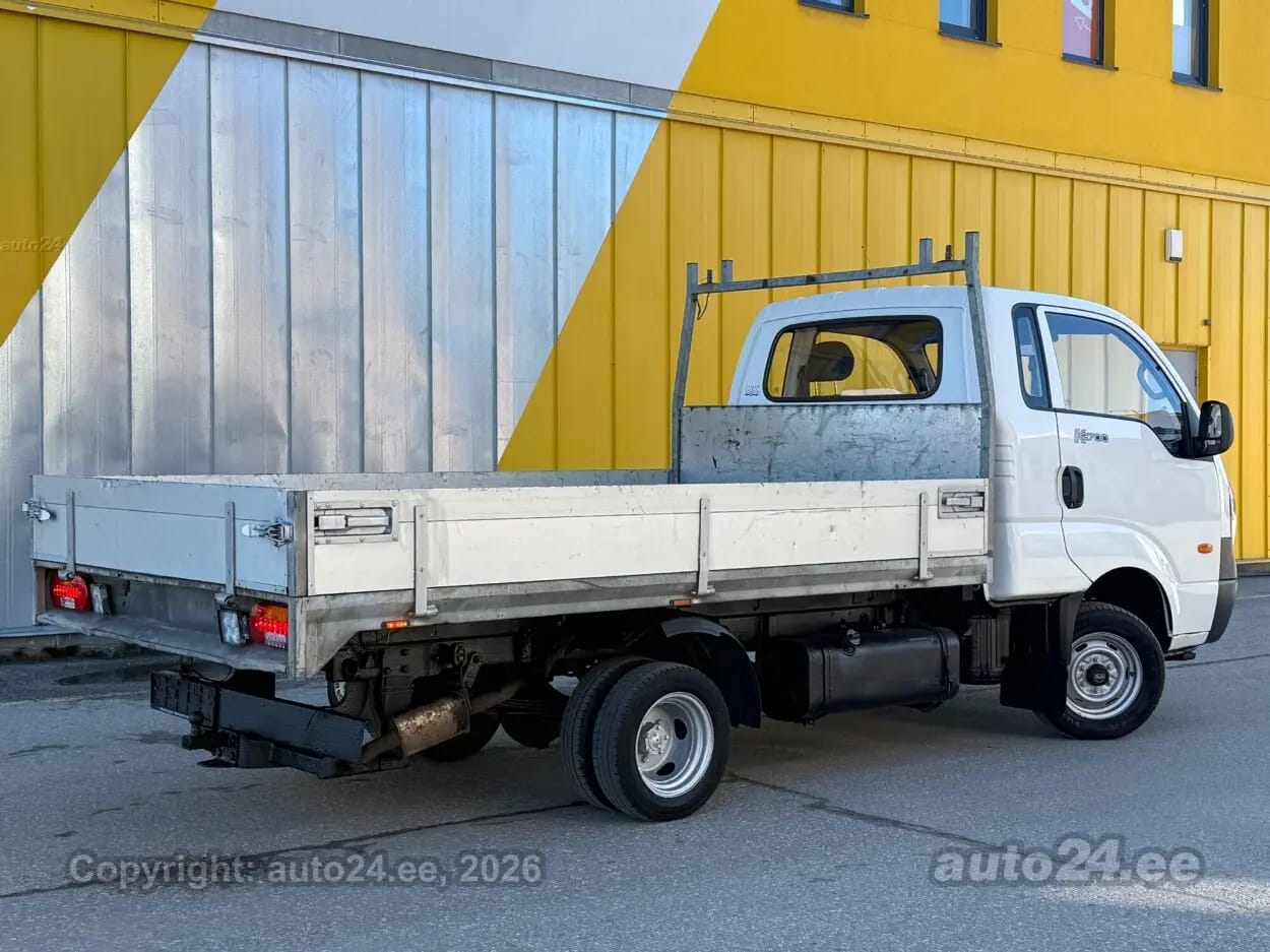 Kia K2700