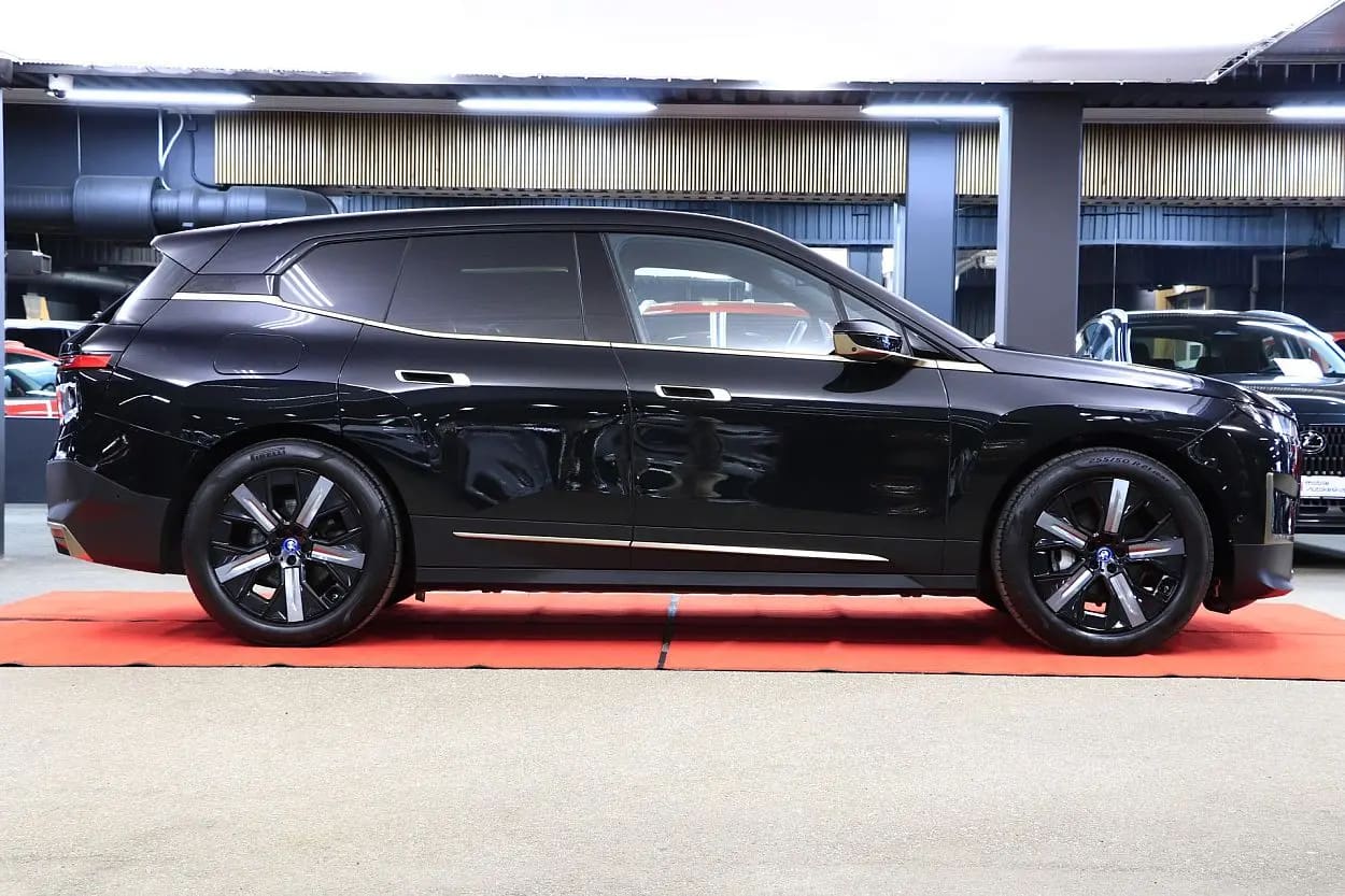 BMW iX