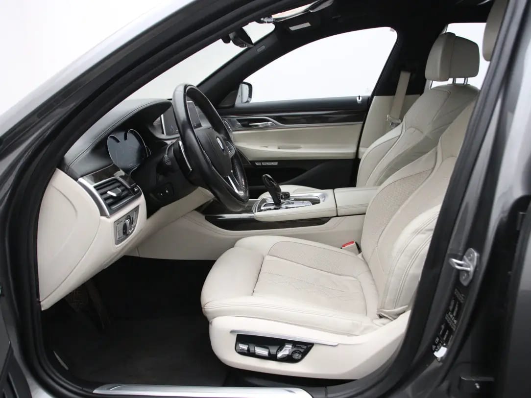 BMW 750