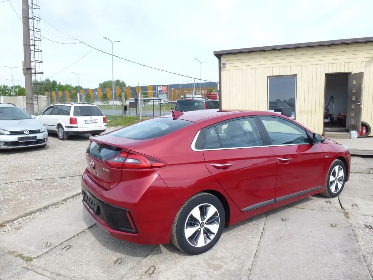 Hyundai IONIQ