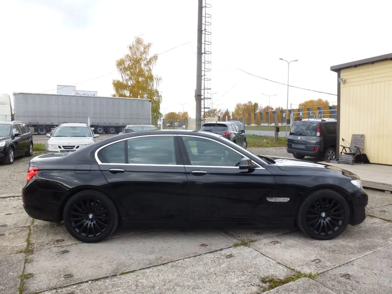 BMW 730