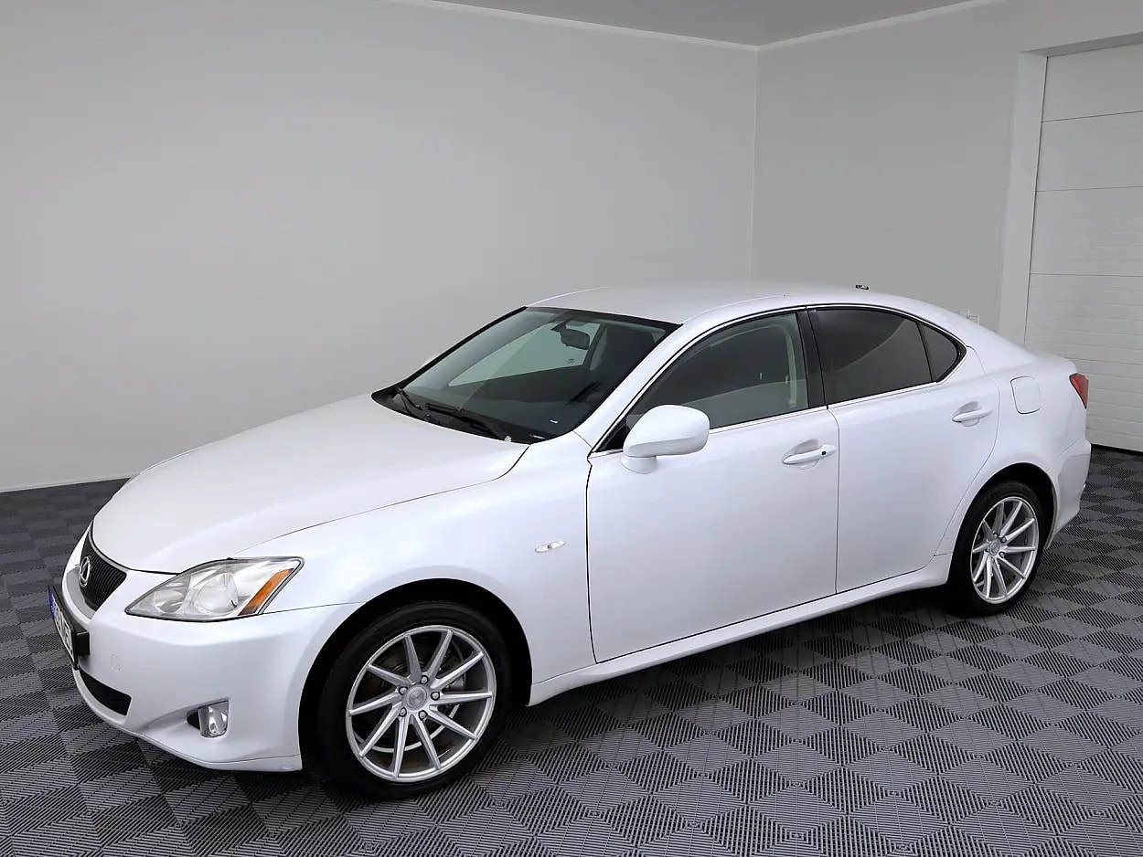 Lexus IS 220