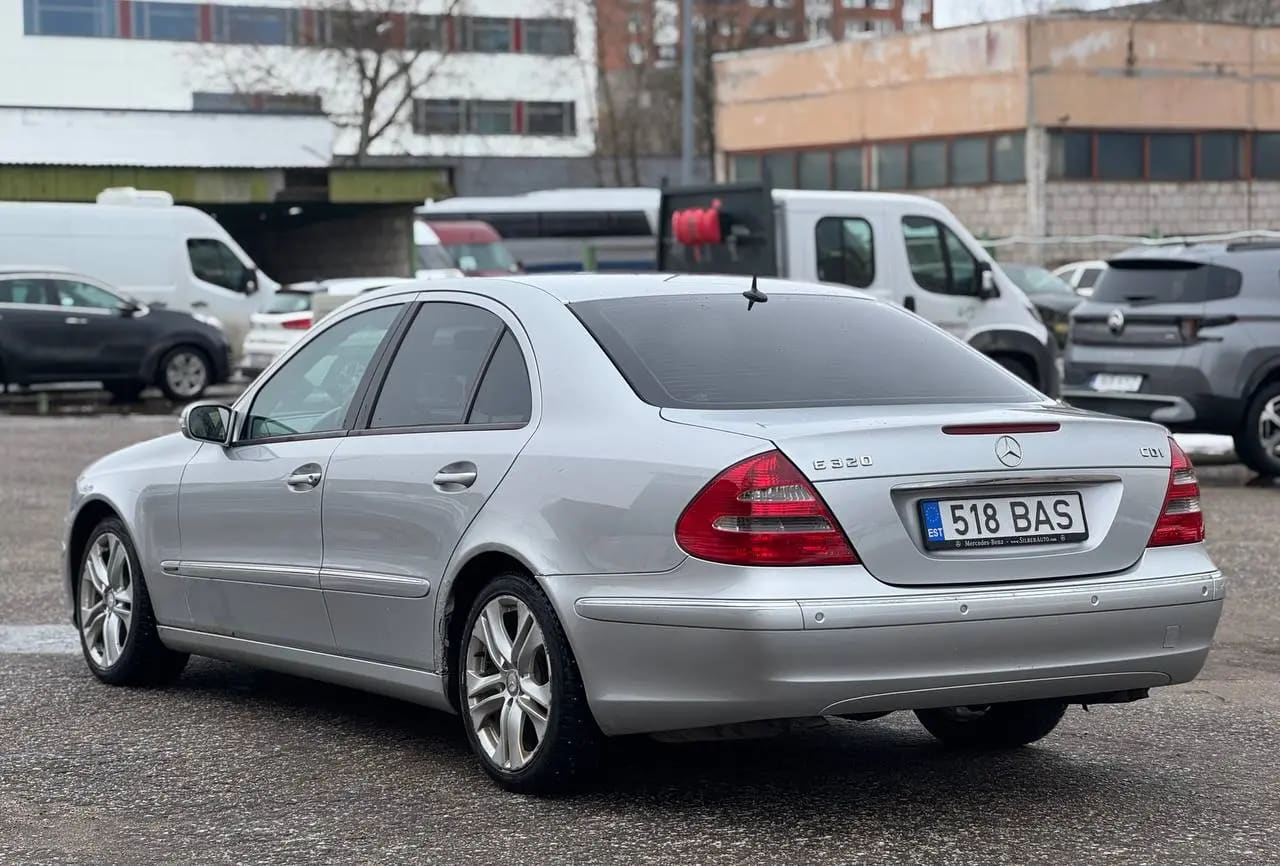 Mercedes-Benz E 320