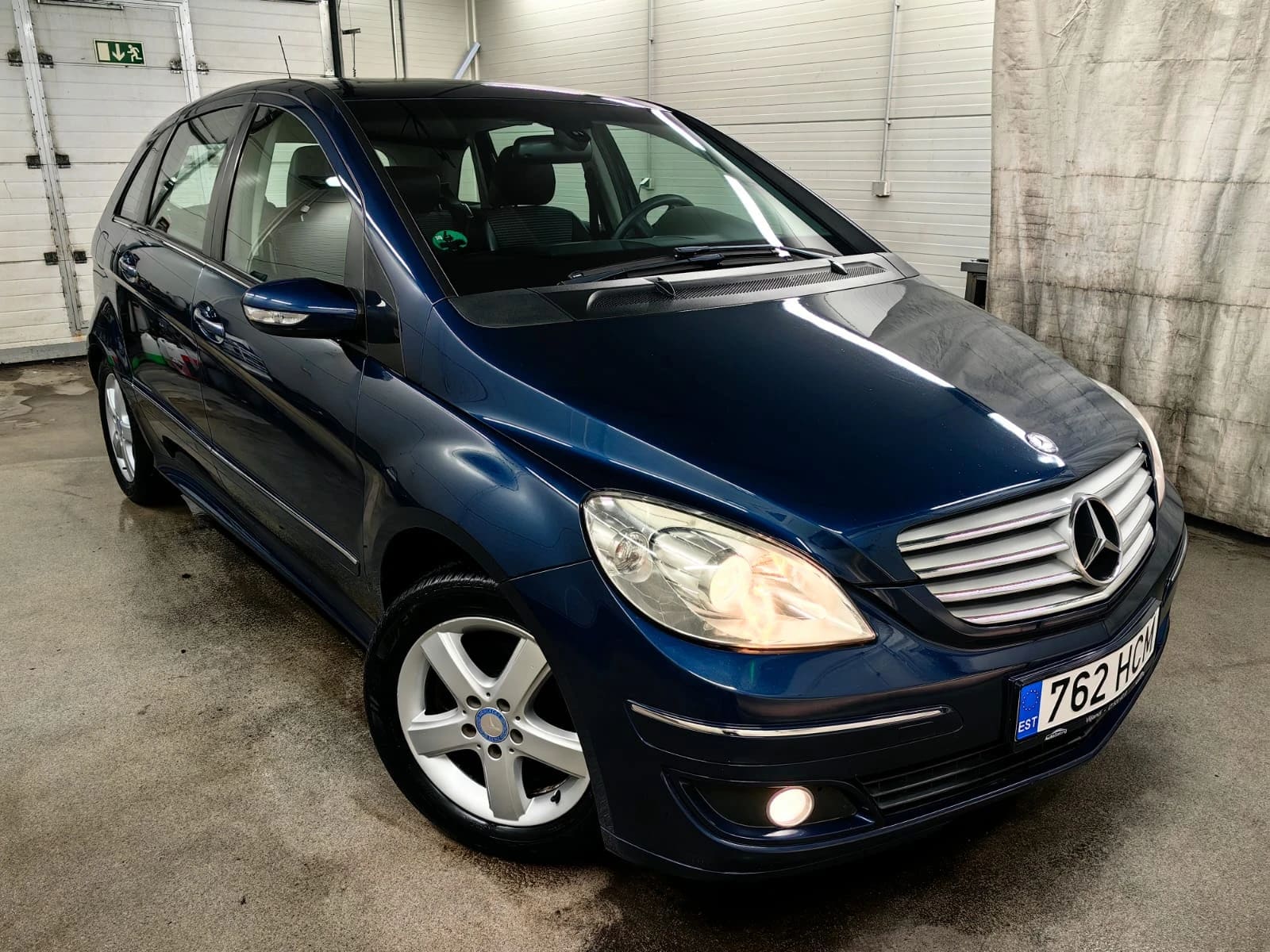 Mercedes-Benz B 180