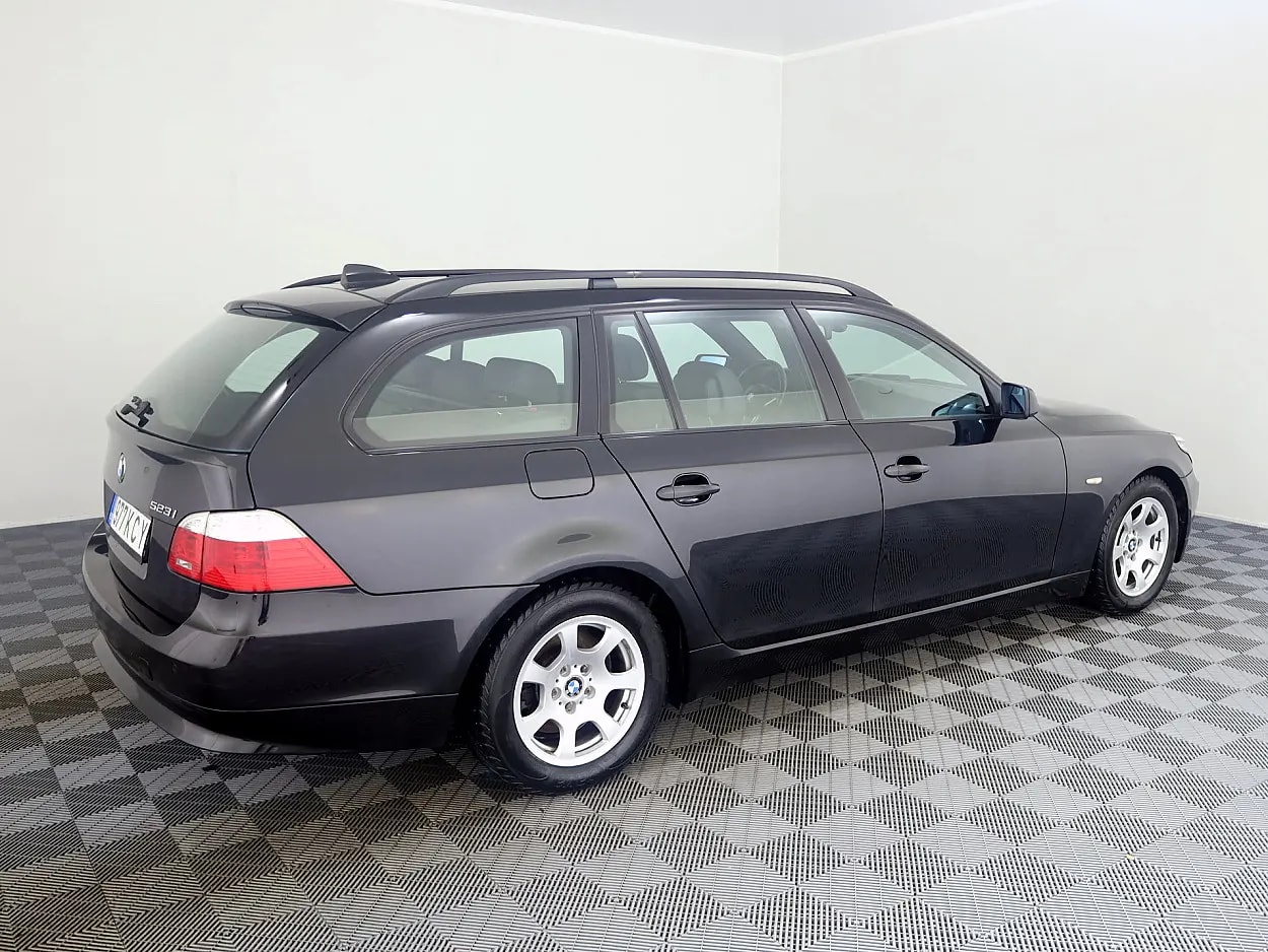 BMW 523