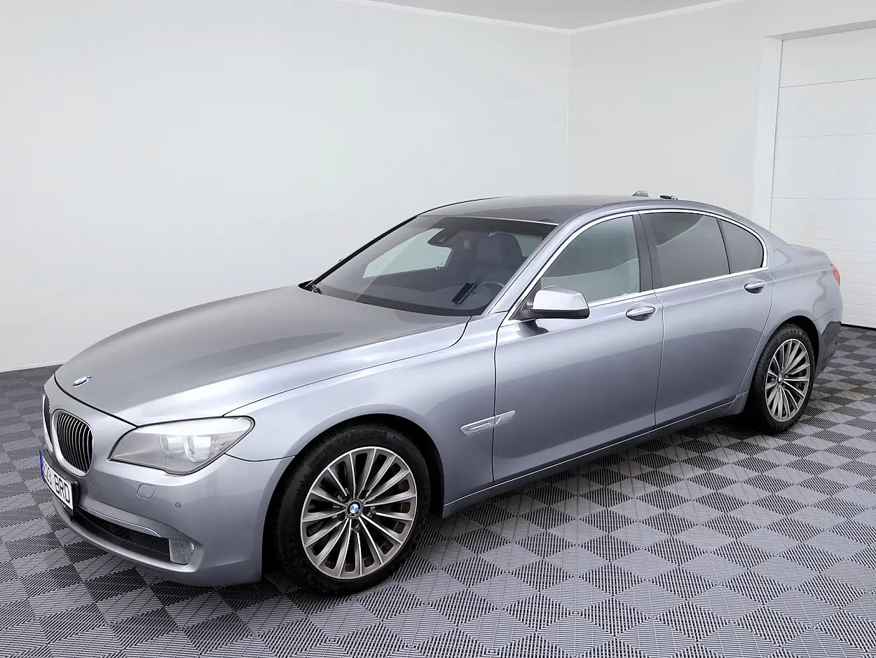 BMW 750