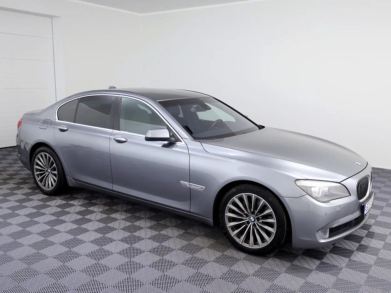 BMW 750