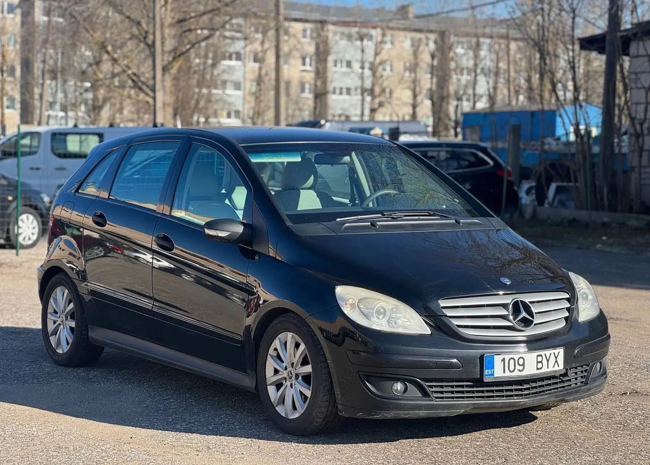 Mercedes-Benz B 180