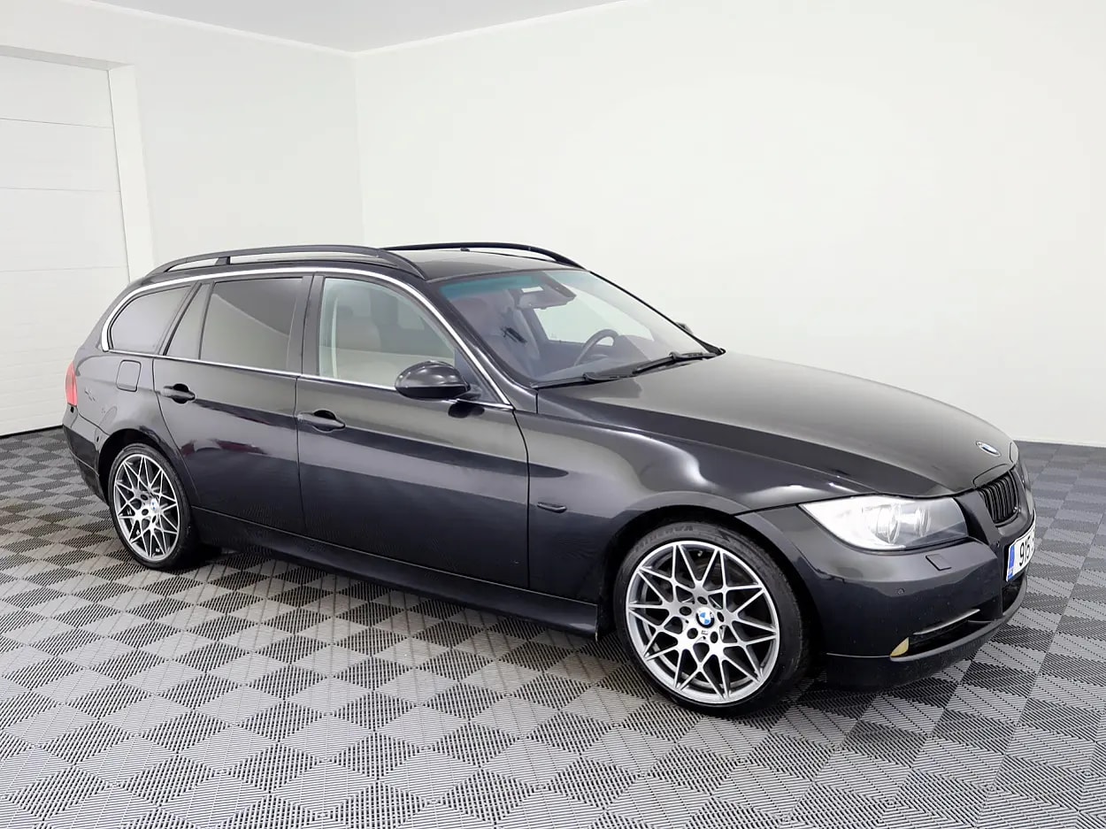 BMW 330