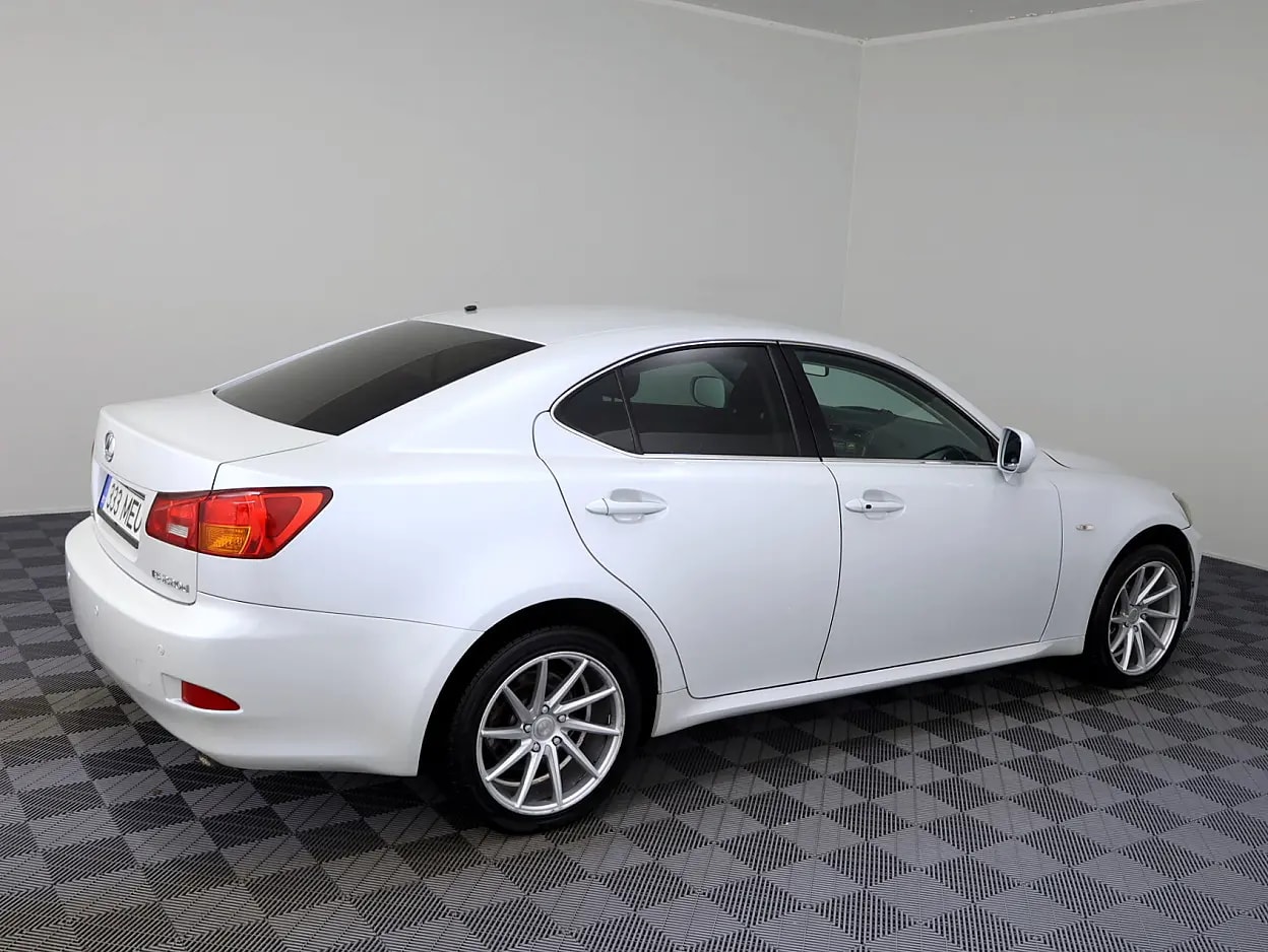 Lexus IS 220