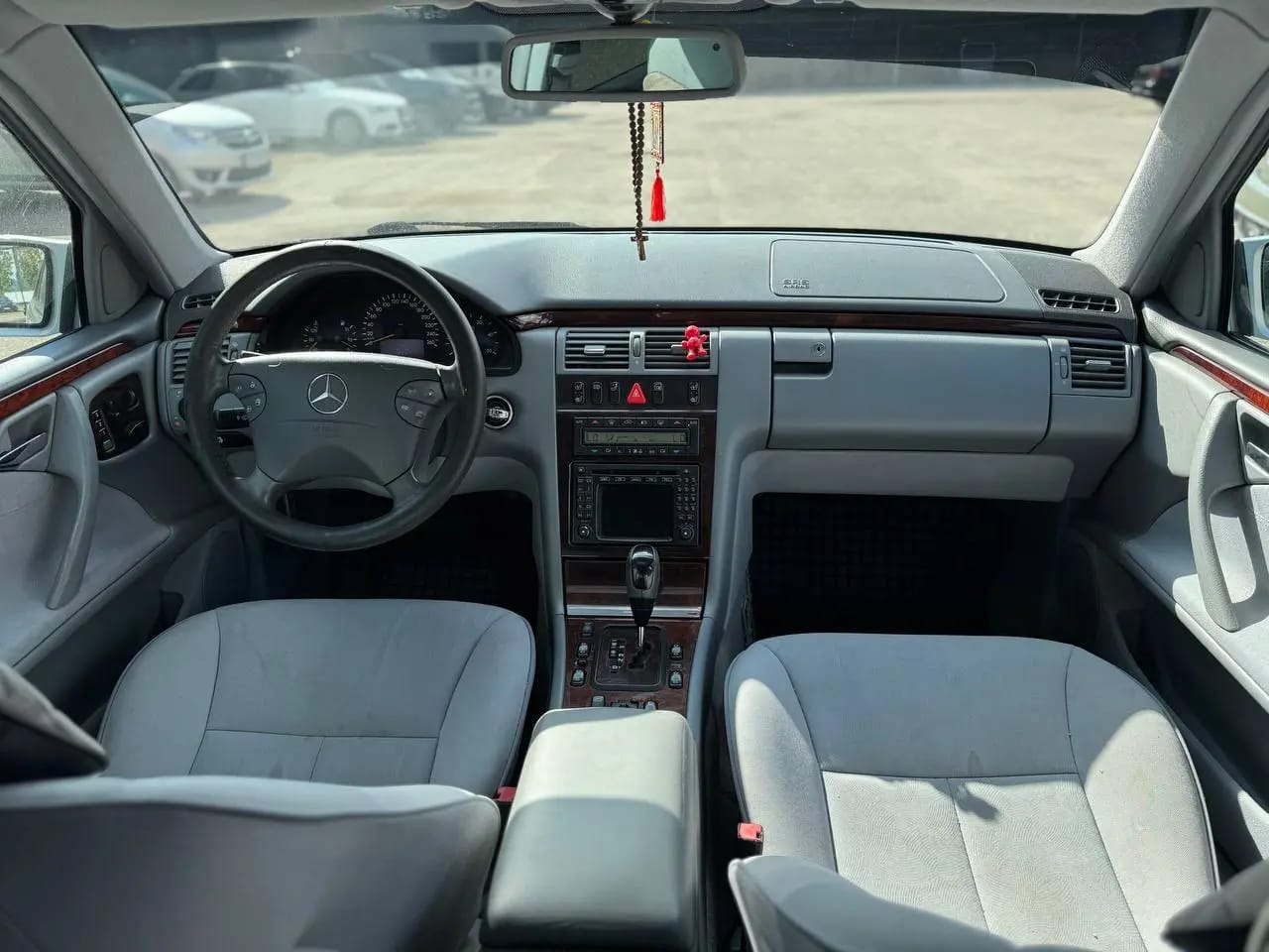 Mercedes-Benz E 320