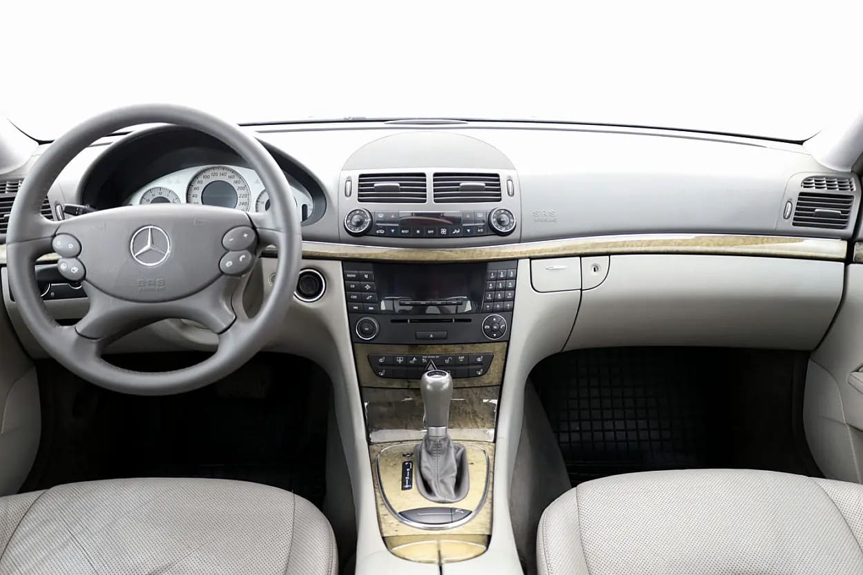 Mercedes-Benz E 320