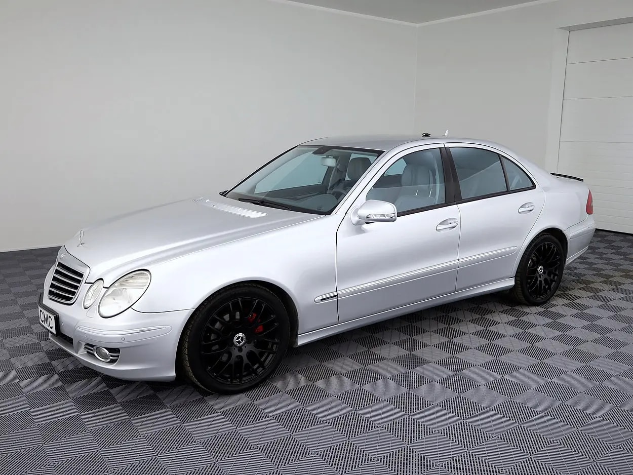 Mercedes-Benz E 320