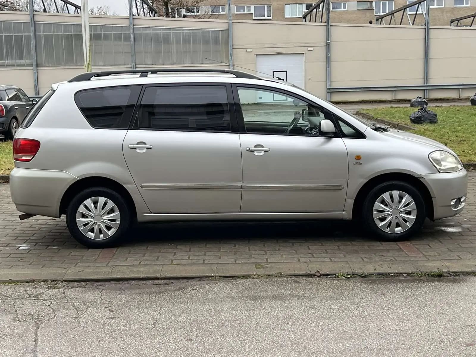 Toyota Avensis Verso