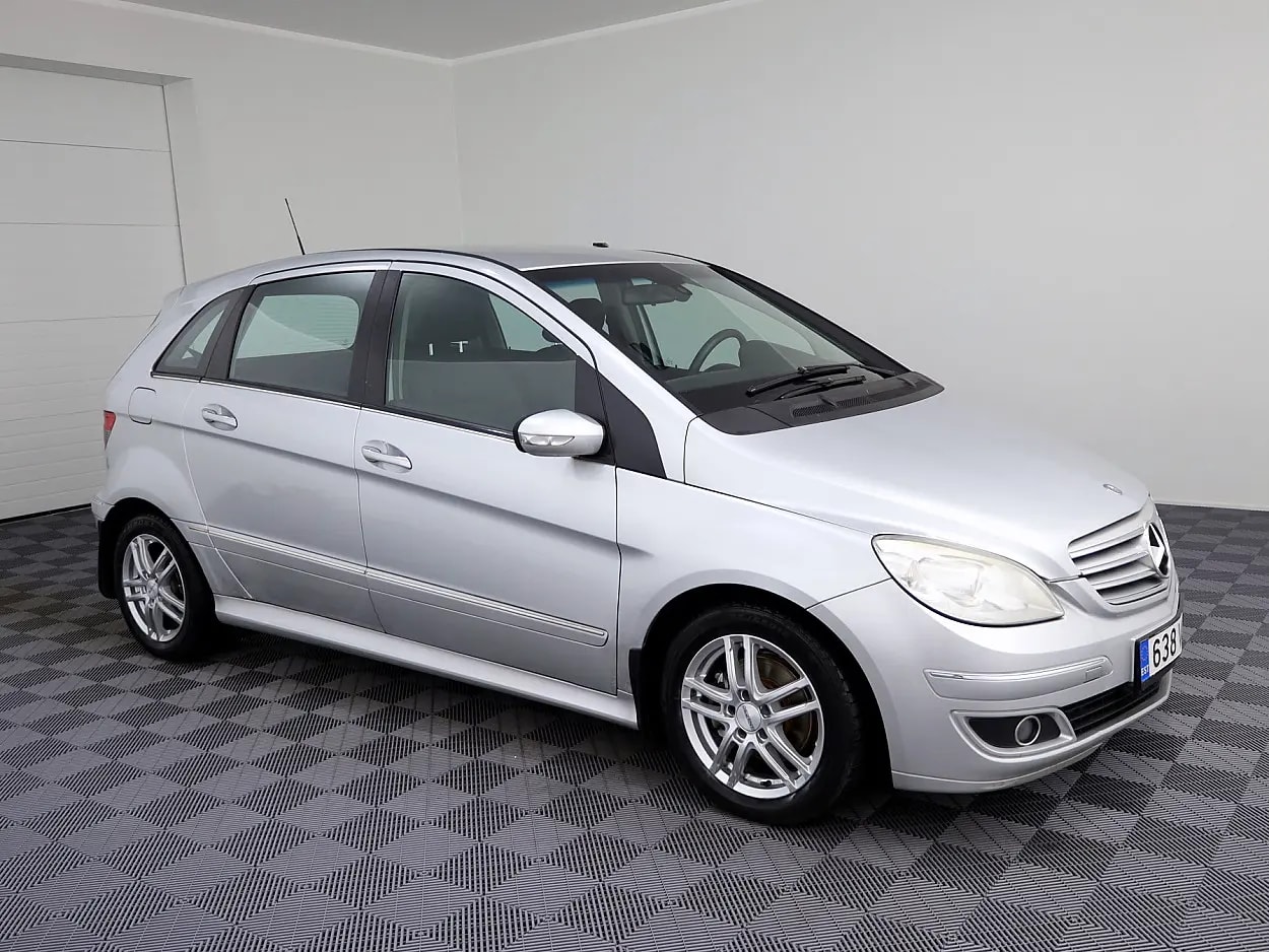 Mercedes-Benz B 180