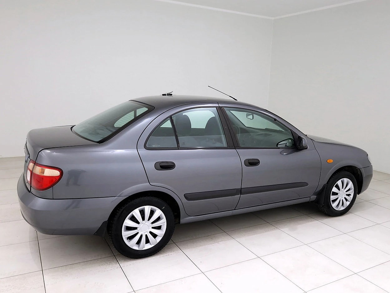 Nissan Almera