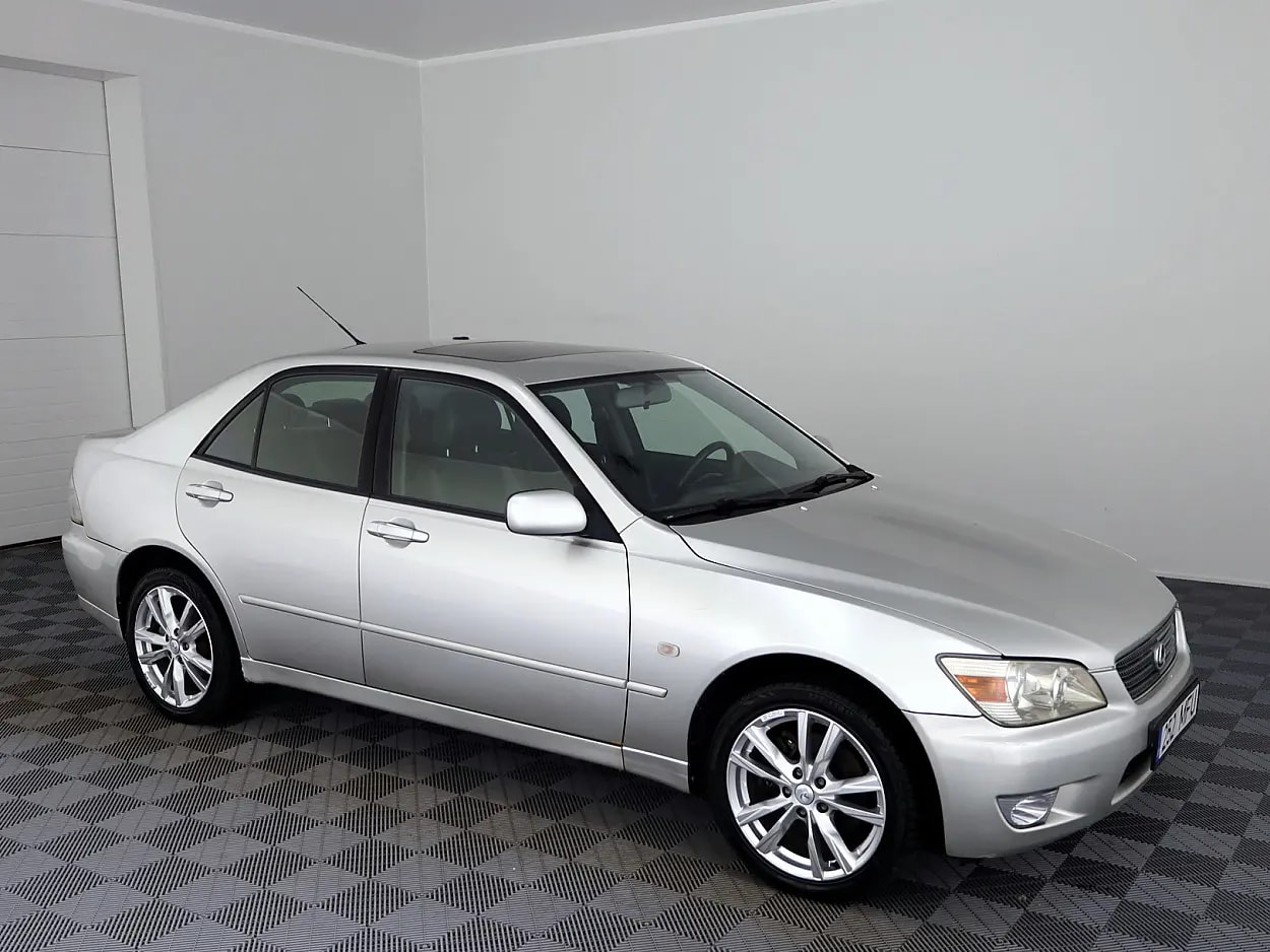 Lexus IS 200