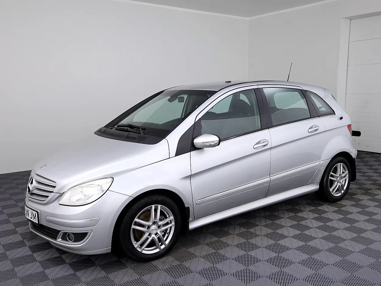 Mercedes-Benz B 180