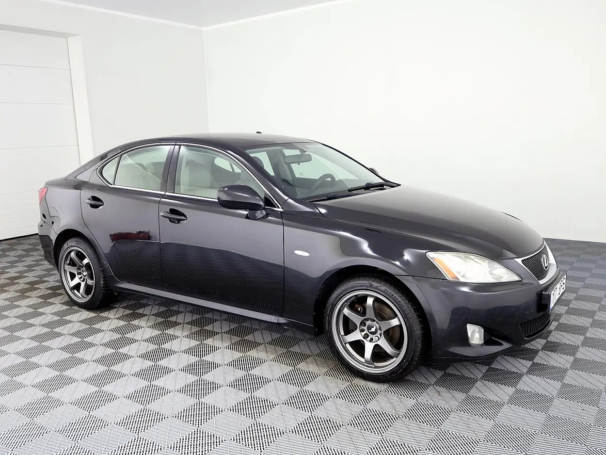 Lexus IS 220