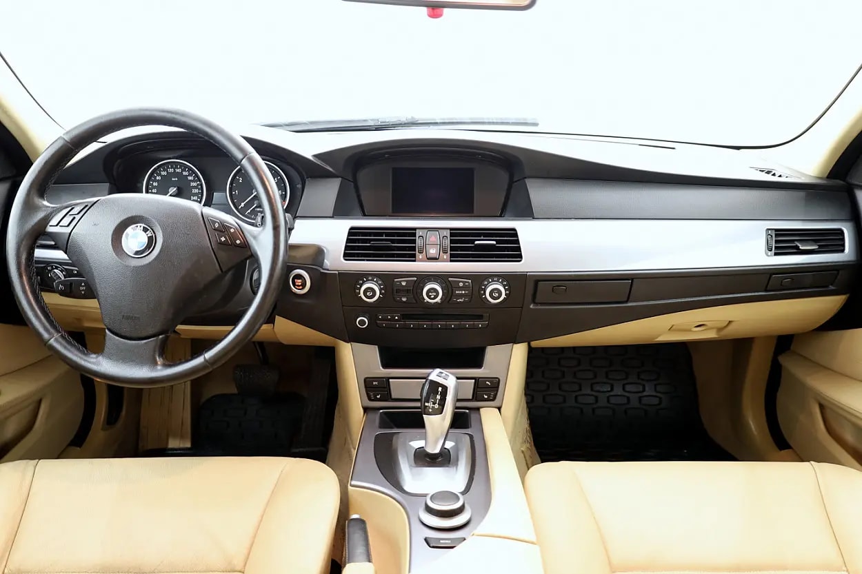 BMW 523