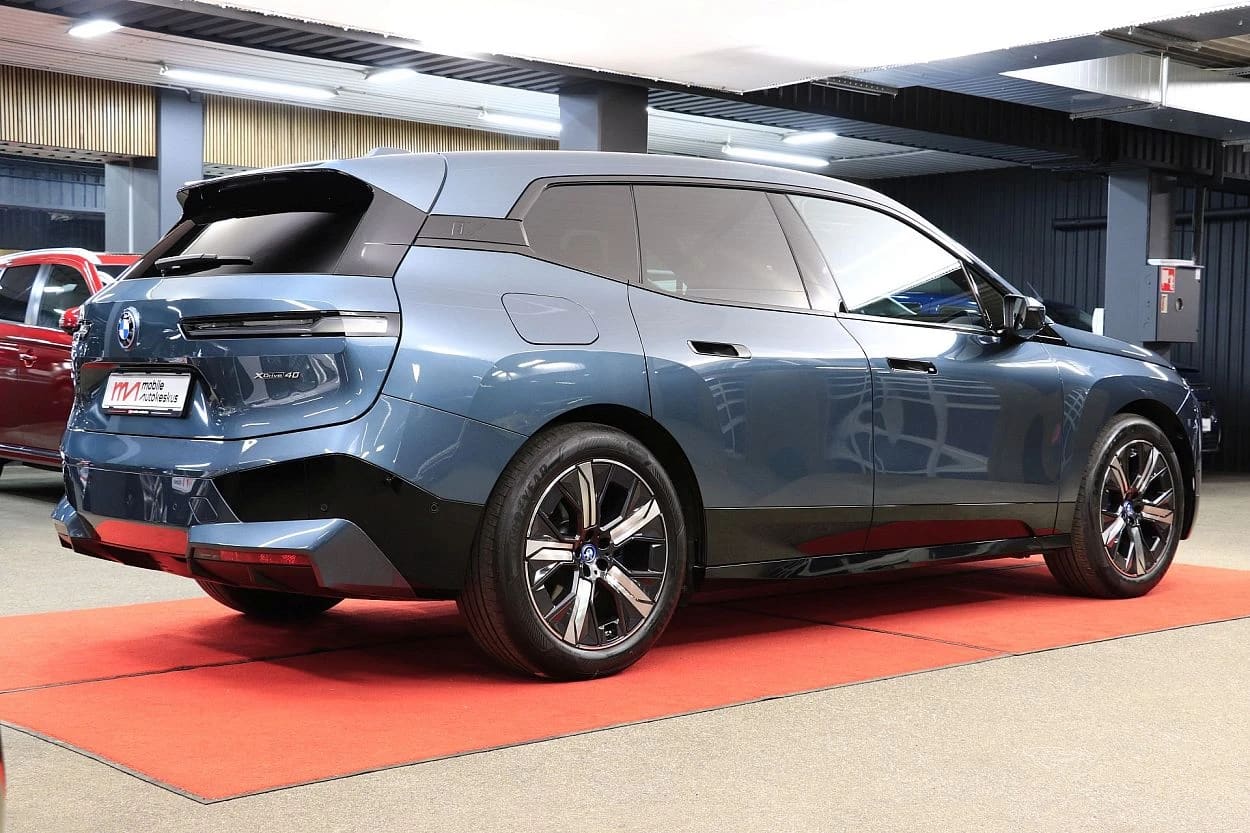BMW iX