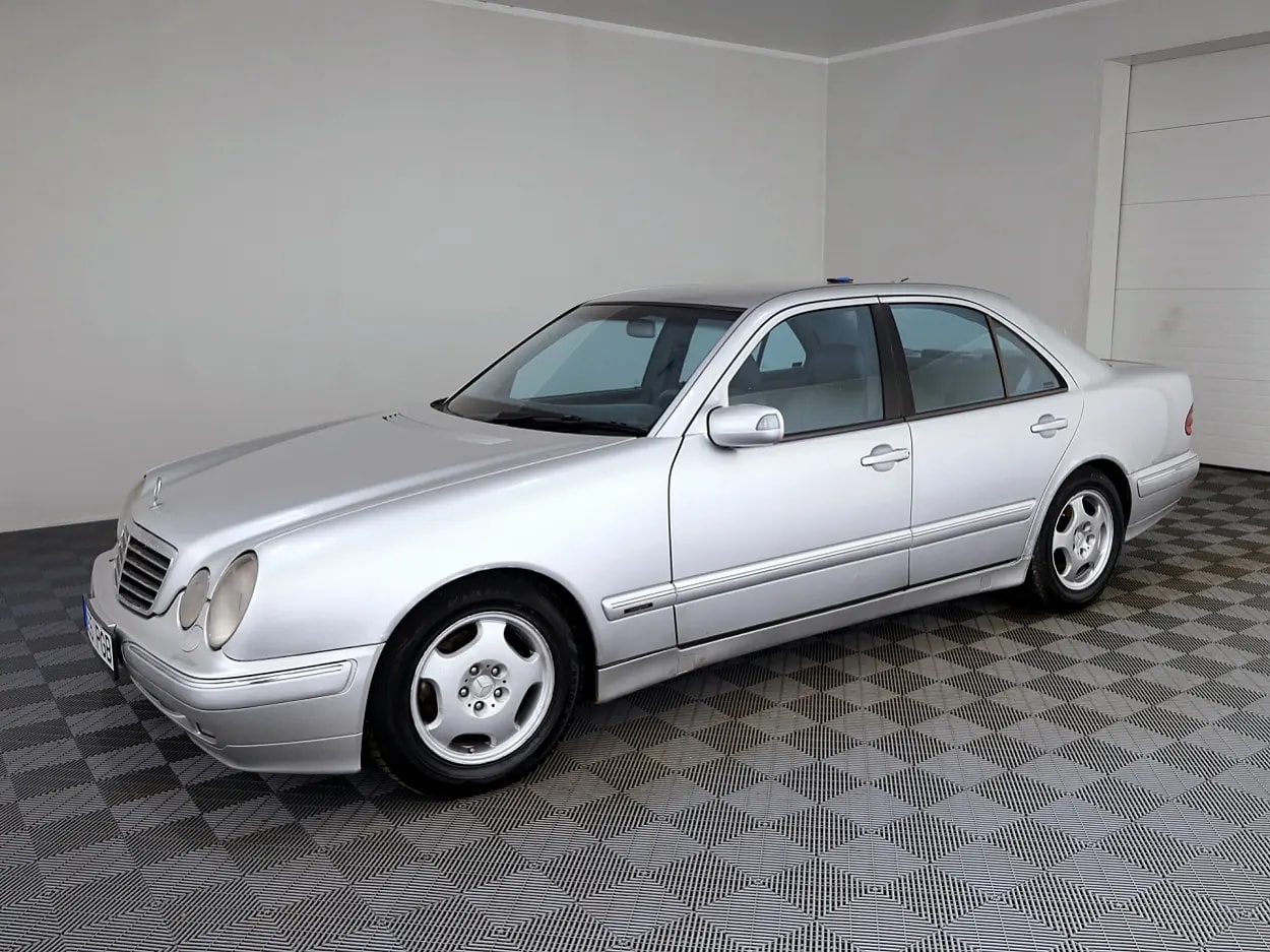 Mercedes-Benz E 320