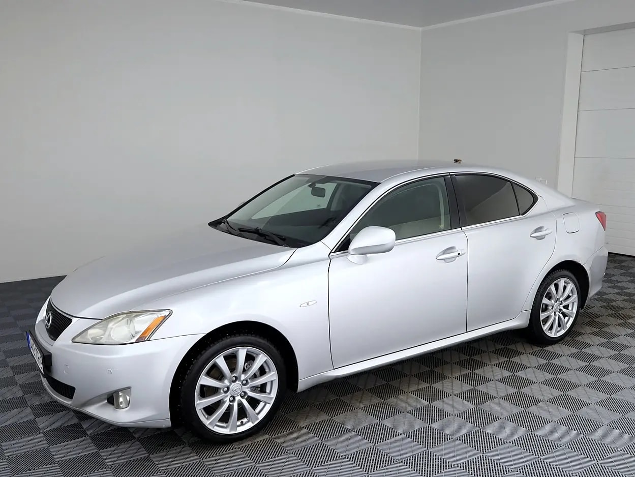 Lexus IS 220