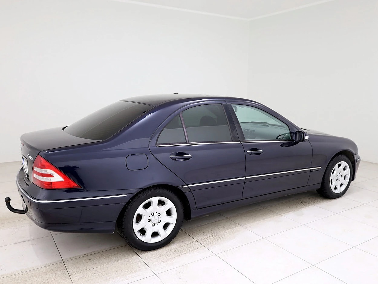 Mercedes-Benz C 240