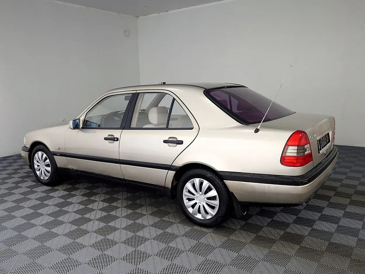 Mercedes-Benz C 230