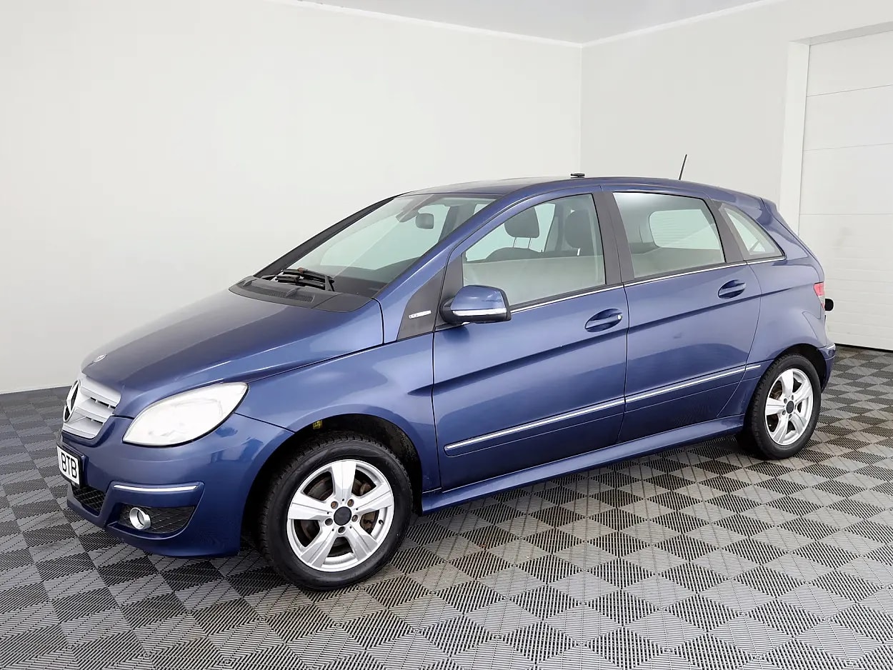 Mercedes-Benz B 180