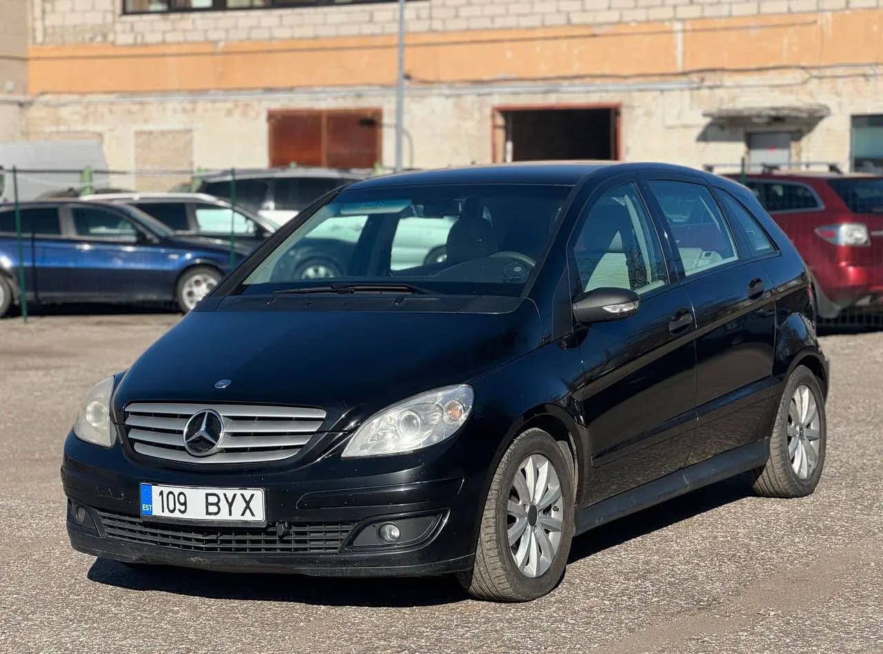 Mercedes-Benz B 180